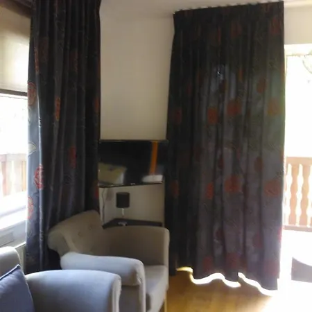 Apartament Bos *